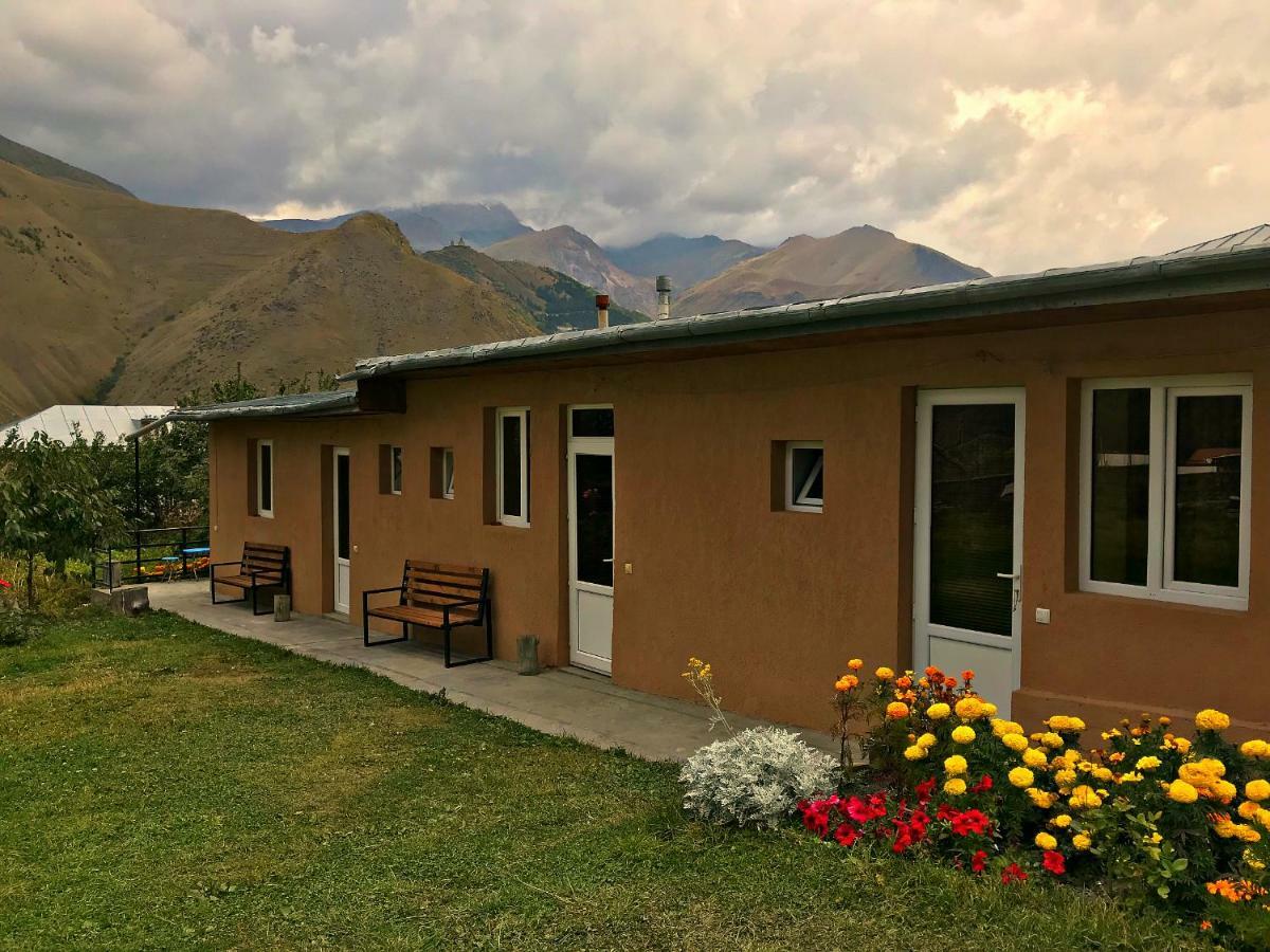 Piligrim Kazbegi Hotel Eksteriør billede