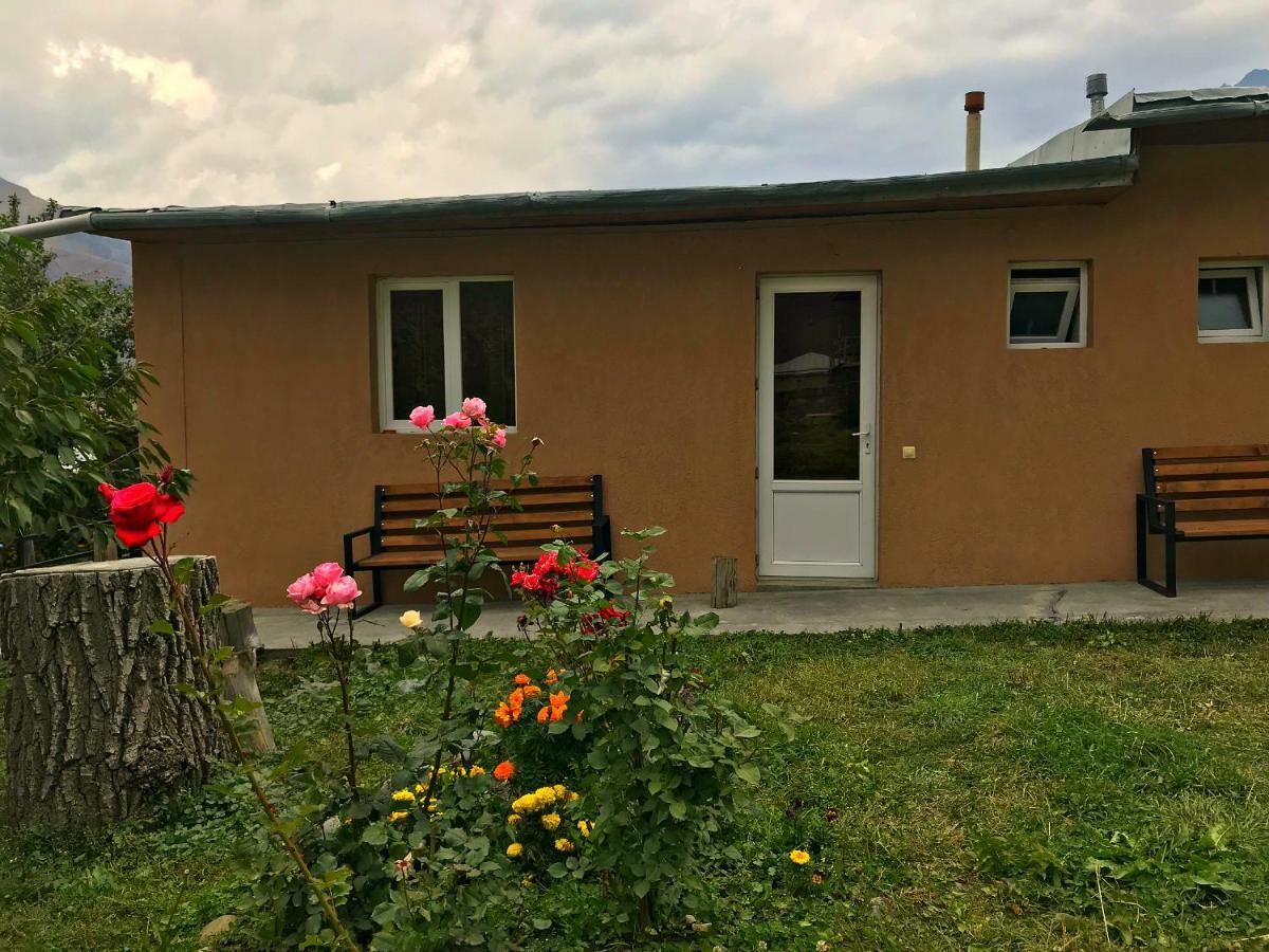 Piligrim Kazbegi Hotel Eksteriør billede